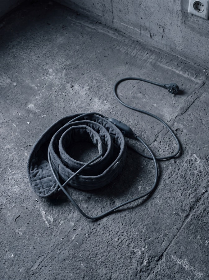 Heating pad coiled on a cold surface
